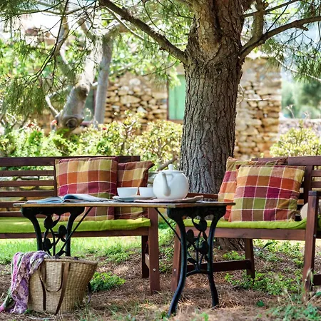 Malsova-home * Kotronion (West Mani)